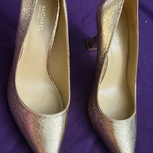 Michael Kors Women’s Clara Mid Metallic High Heel Pumps Size:6.5US